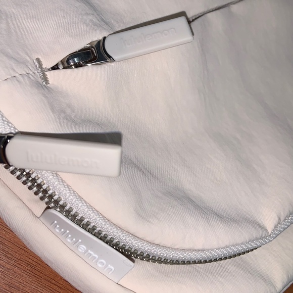 NWT Lululemon Athletica All Night *Micro Festival Bag 2L - Picture 12 of 12